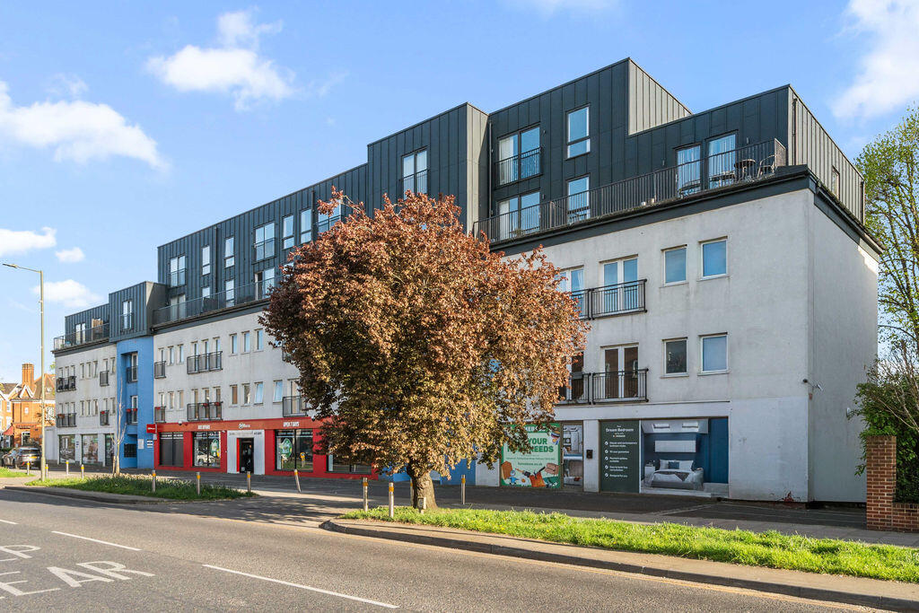 2 bed 1st Floor Flat for rent in Walton-on-Thames. From James Neave - The Estate Agent - Walton On Thames