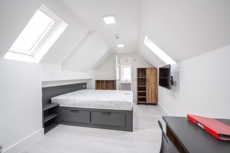1 bed 1st Floor Flat for rent in Walton-on-Thames. From James Neave - The Estate Agent - Walton On Thames