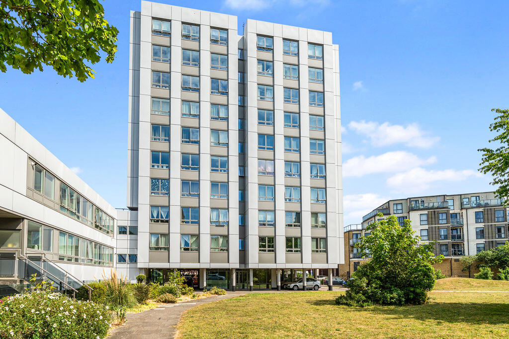 2 bed 1st Floor Flat for rent in Walton-on-Thames. From James Neave - The Estate Agent - Walton On Thames