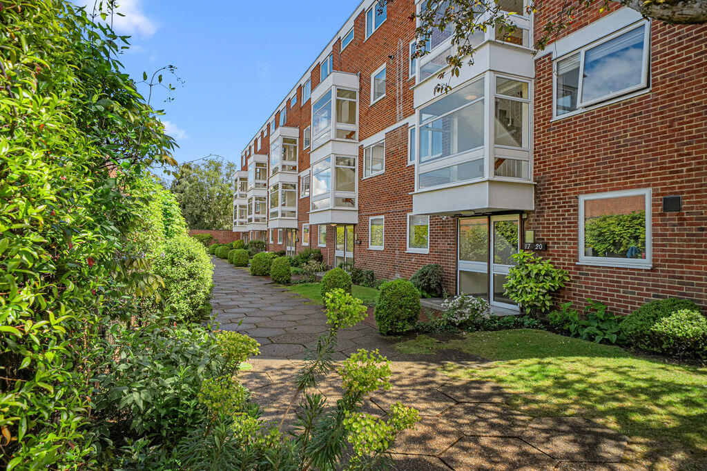 2 bed 1st Floor Flat for rent in Walton-on-Thames. From James Neave - The Estate Agent - Walton On Thames
