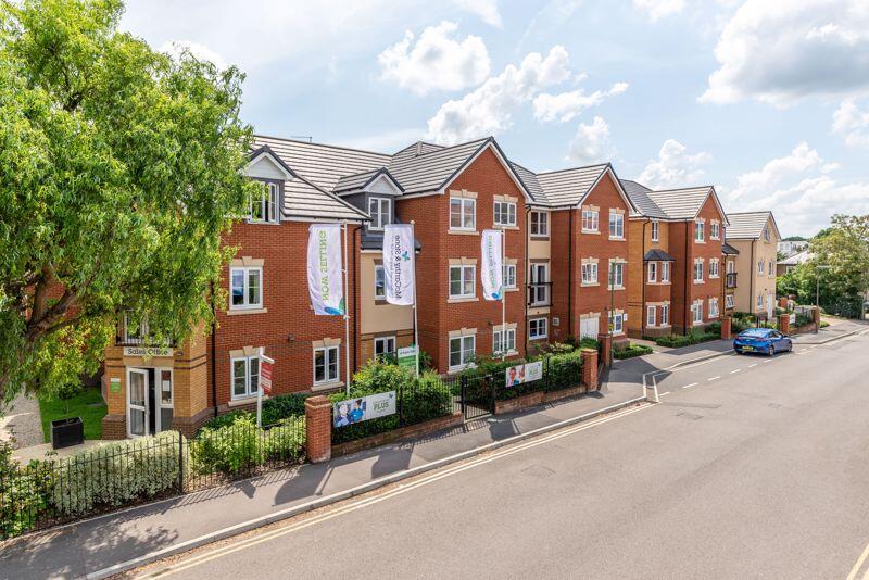 1 bed House (unspecified) for rent in Walton-on-Thames. From James Neave - The Estate Agent - Walton On Thames