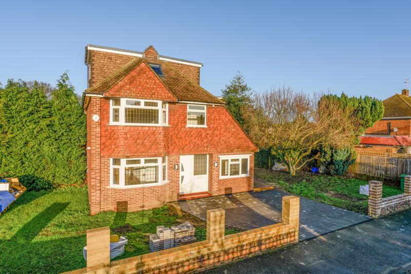 3 bed Detached for rent in Walton-on-Thames. From James Neave - The Estate Agent - Walton On Thames