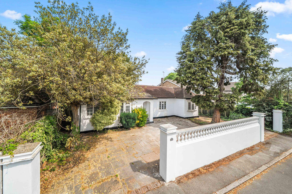 4 bed Detached bungalow for rent in Burwood Park. From James Neave - The Estate Agent - Walton On Thames 4 bed Detached bungalow for rent in Burwood Park. From James Neave - The Estate Agent - Walton On Thames