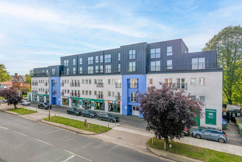 2 bed Apartment for rent in Walton-on-Thames. From James Neave - The Estate Agent - Walton On Thames