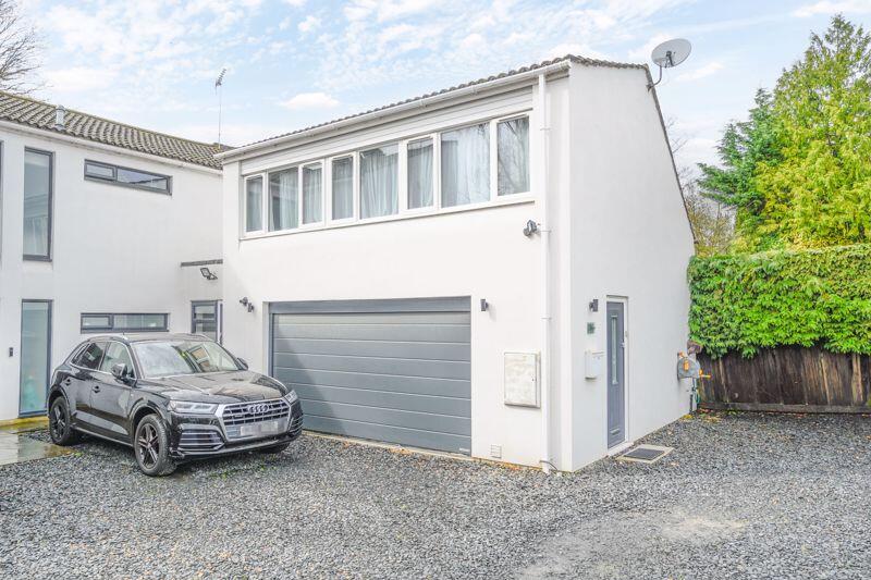 1 bed 1st Floor Flat for rent in Walton-on-Thames. From James Neave - The Estate Agent - Walton On Thames