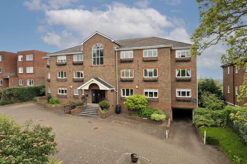 2 bed 1st Floor Flat for rent in Weybridge. From James Neave - The Estate Agent - Walton On Thames