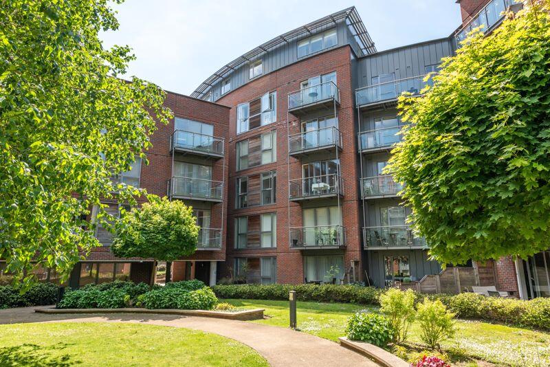 2 bed Apartment for rent in Walton-on-Thames. From James Neave - The Estate Agent - Walton On Thames