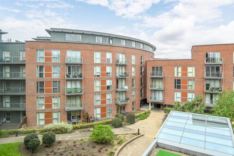 2 bed 1st Floor Flat for rent in Walton-on-Thames. From James Neave - The Estate Agent - Walton On Thames