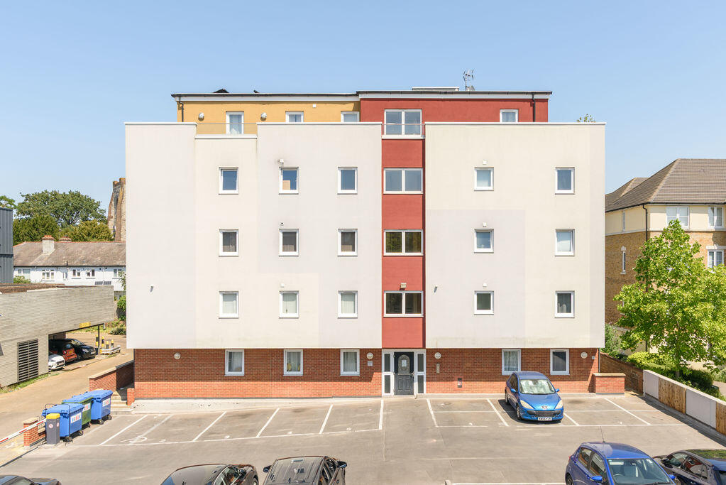 3 bed 1st Floor Flat for rent in Walton-on-Thames. From James Neave - The Estate Agent - Walton On Thames 3 bed 1st Floor Flat for rent in Walton-on-Thames. From James Neave - The Estate Agent - Walton On Thames