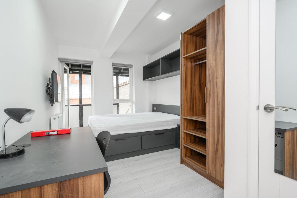 1 bed 1st Floor Flat for rent in Walton-on-Thames. From James Neave - The Estate Agent - Walton On Thames