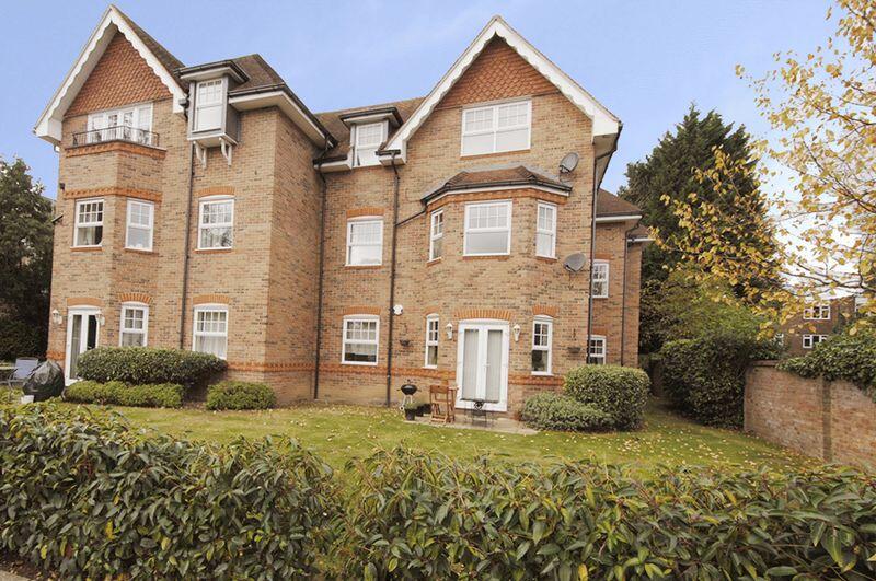 2 bed 1st Floor Flat for rent in Walton-on-Thames. From James Neave - The Estate Agent - Walton On Thames