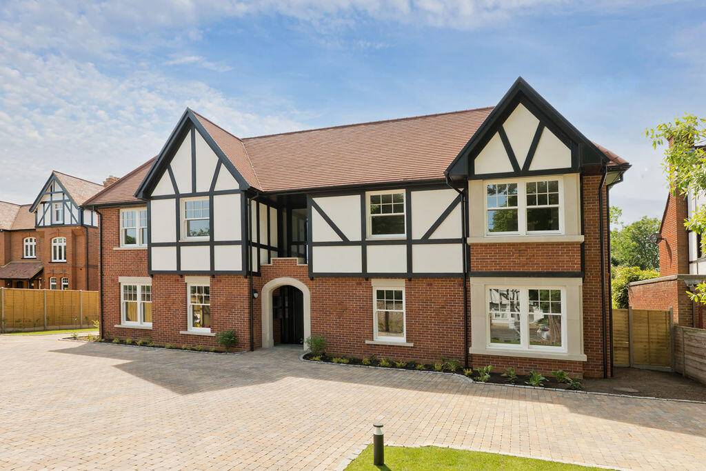 2 bed 1st Floor Flat for rent in East Molesey. From James Neave - The Estate Agent - Walton On Thames 2 bed 1st Floor Flat for rent in East Molesey. From James Neave - The Estate Agent - Walton On Thames