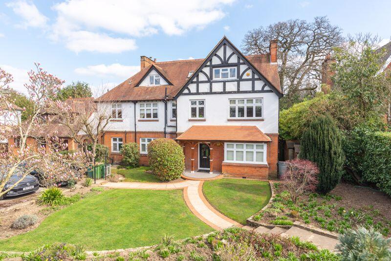 2 bed 1st Floor Flat for rent in Walton-on-Thames. From James Neave - The Estate Agent - Walton On Thames