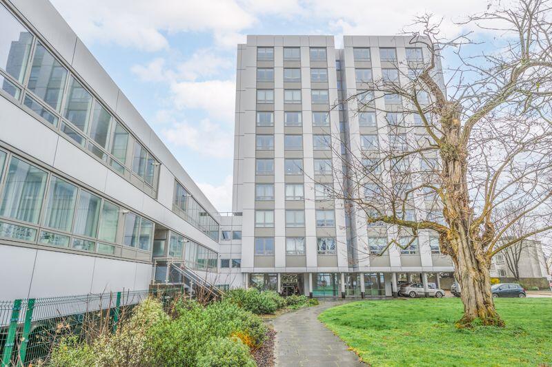 2 bed 1st Floor Flat for rent in Walton-on-Thames. From James Neave - The Estate Agent - Walton On Thames