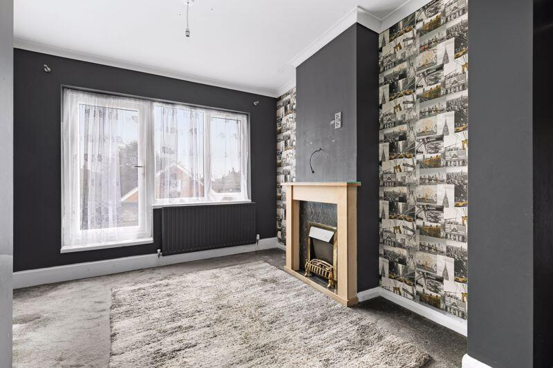 4 bed 1st Floor Flat for rent in Walton-on-Thames. From James Neave - The Estate Agent - Walton On Thames