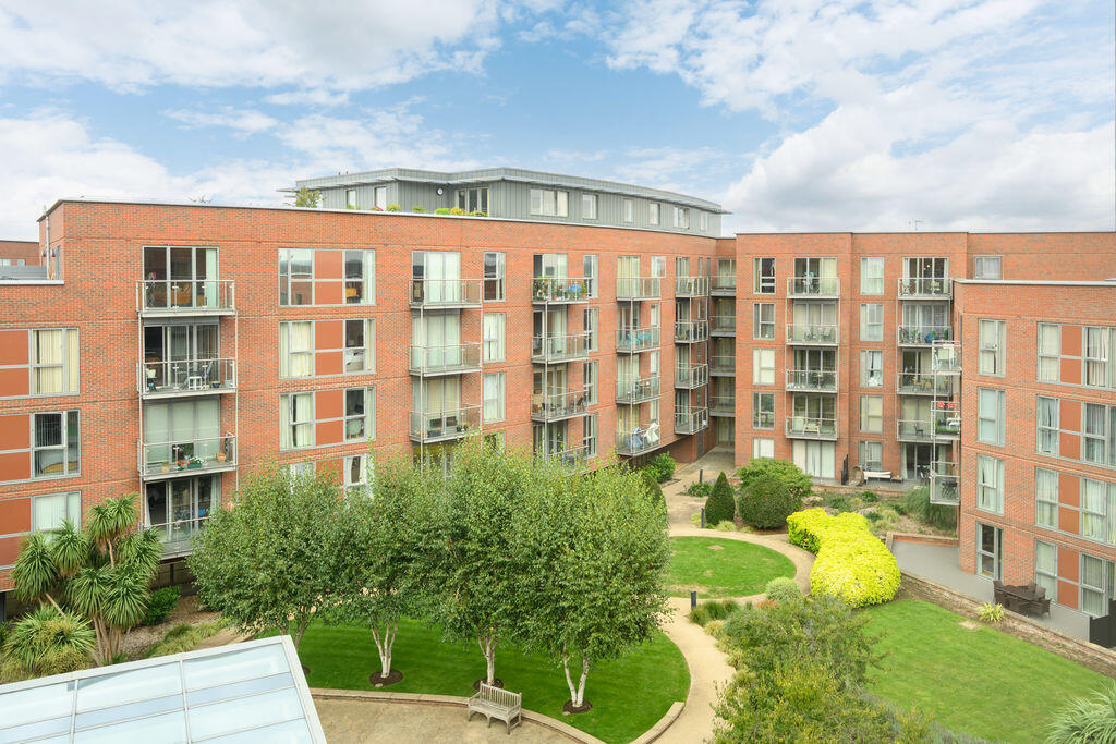1 bed 1st Floor Flat for rent in Walton-on-Thames. From James Neave - The Estate Agent - Walton On Thames