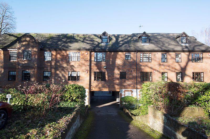 1 bed 1st Floor Flat for rent in Weybridge. From James Neave - The Estate Agent - Walton On Thames