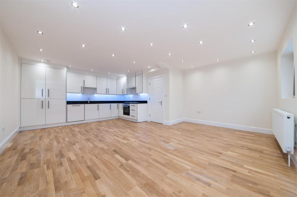 2 bed 1st Floor Flat for rent in Merton. From Fieldhouse Residential Ltd - Battersea