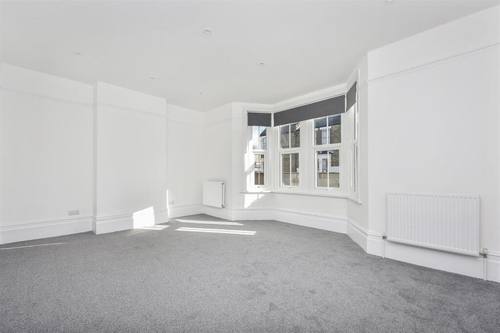 3 bed 1st Floor Flat for rent in East Ham. From Fieldhouse Residential Ltd - Battersea