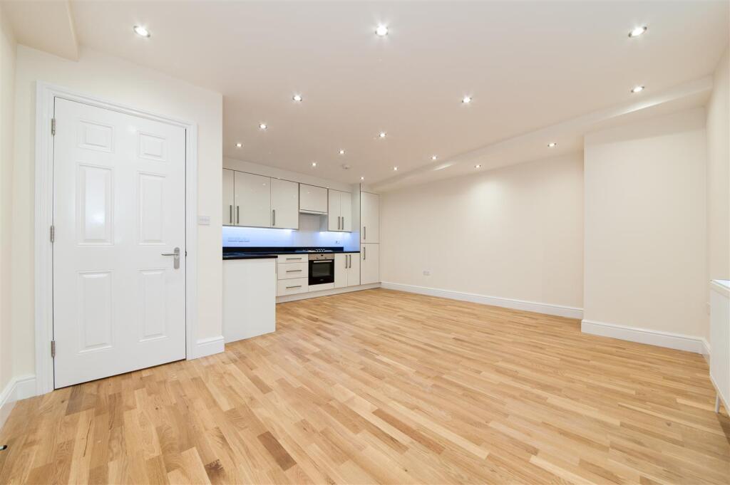 2 bed 1st Floor Flat for rent in Merton. From Fieldhouse Residential Ltd - Battersea
