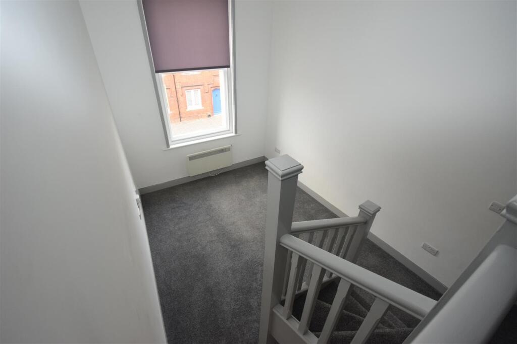 4 bed Studio for rent in Bedford. From Fieldhouse Residential Ltd - Battersea 4 bed Studio for rent in Bedford. From Fieldhouse Residential Ltd - Battersea