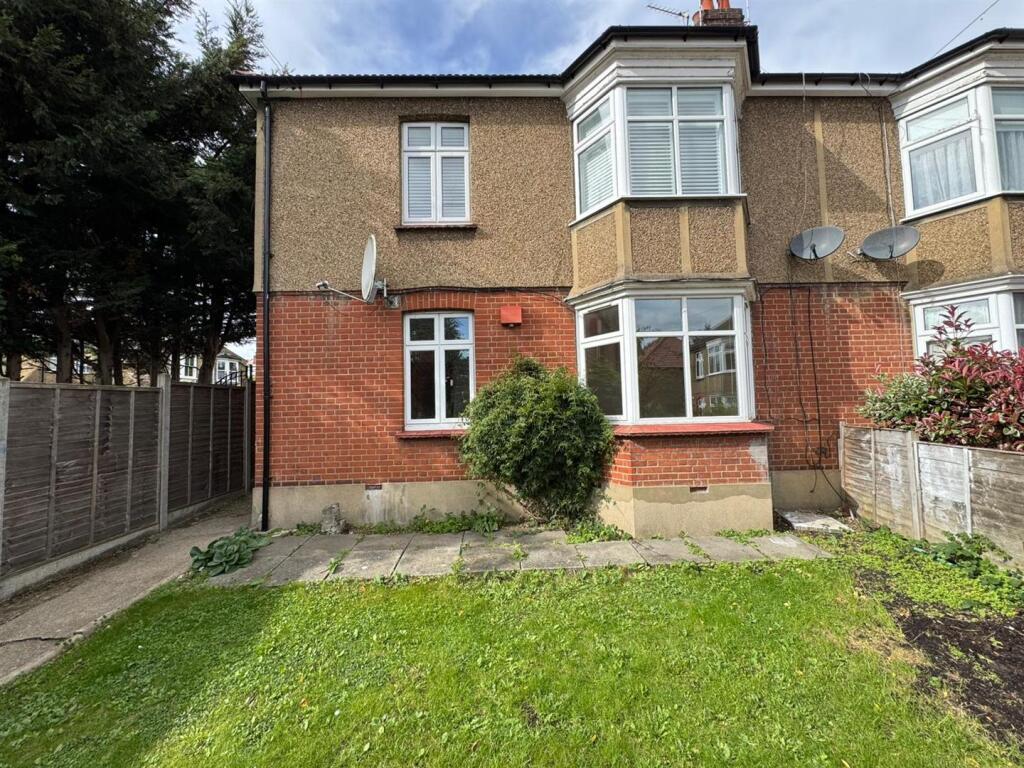 2 bed Annexe for rent in London. From Peter Barry Estate Agents