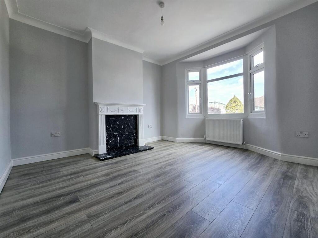 3 bed Apartment for rent in London. From Peter Barry Estate Agents