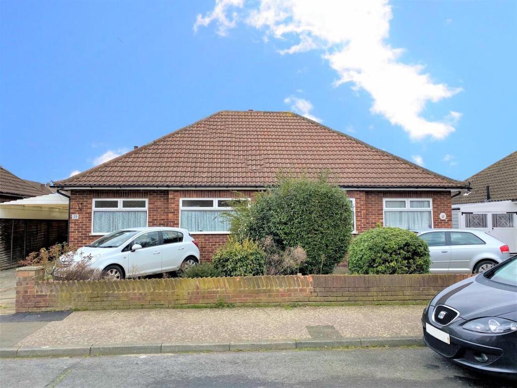 2 bed Bungalow for rent in Cheshunt. From Peter Barry Estate Agents