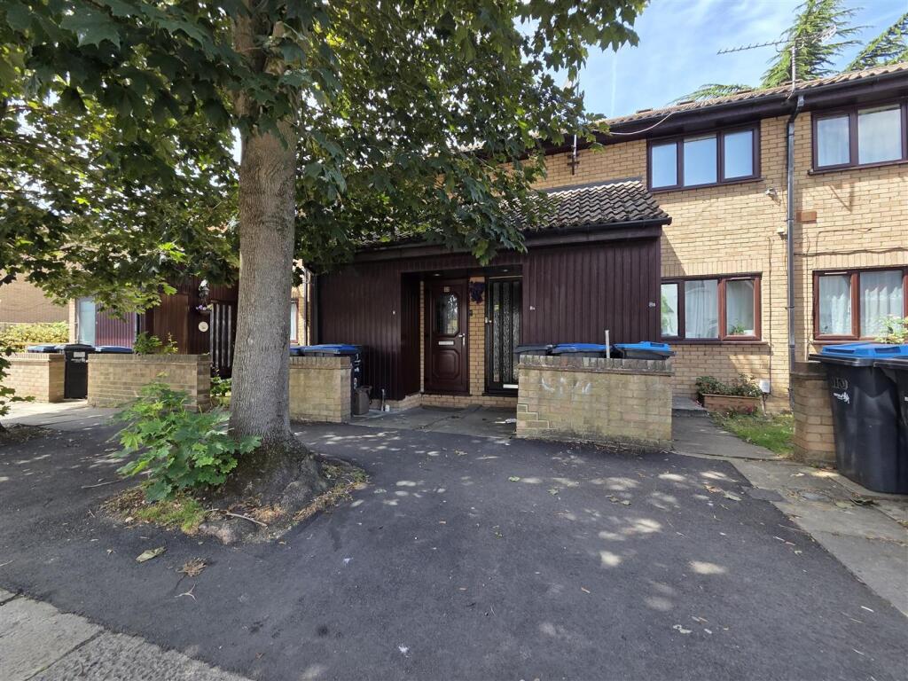 1 bed Mid Terraced House for rent in Waltham Cross. From Peter Barry Estate Agents