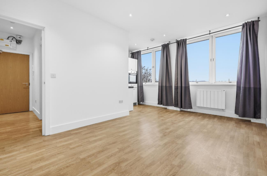 4 bed Studio for rent in Borehamwood. From Peter Barry Estate Agents 4 bed Studio for rent in Borehamwood. From Peter Barry Estate Agents