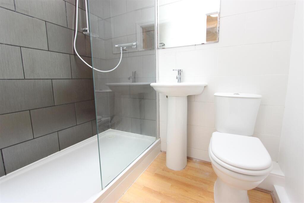 2 bed 1st Floor Flat for rent in Edmonton. From Peter Barry Estate Agents