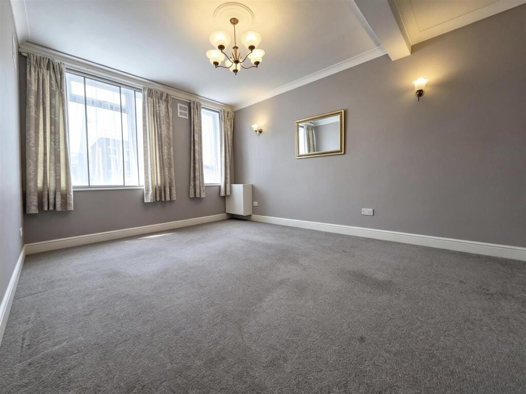 2 bed 1st Floor Flat for rent in Crews Hill. From Peter Barry Estate Agents 2 bed 1st Floor Flat for rent in Crews Hill. From Peter Barry Estate Agents