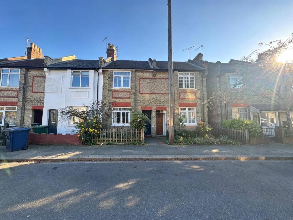 1 bed Annexe for rent in Friern Barnet. From Peter Barry Estate Agents