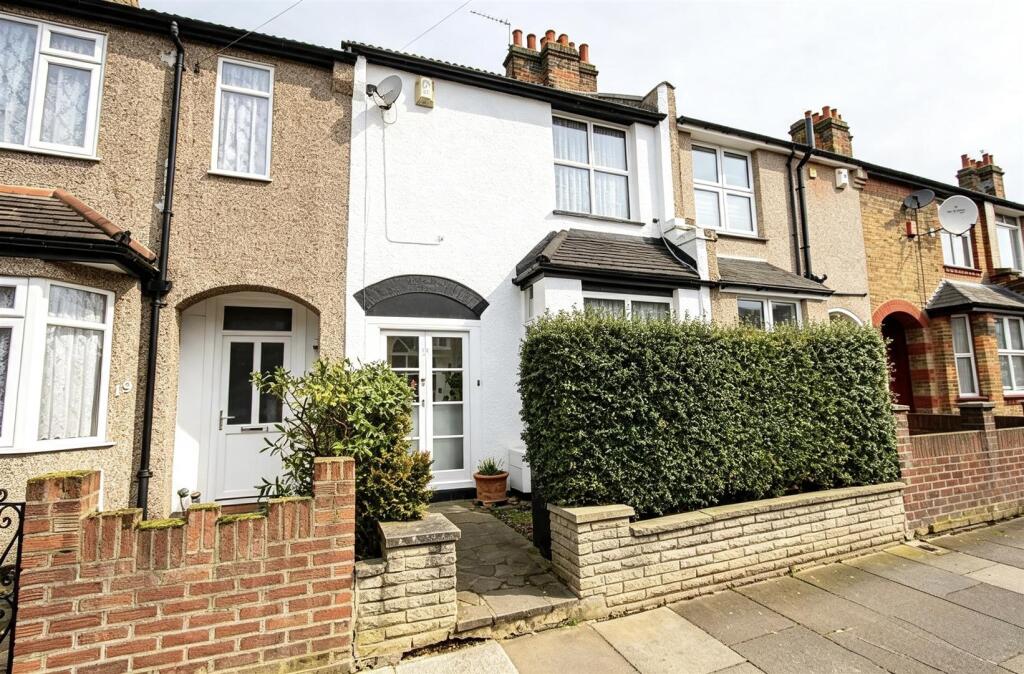 2 bed Detached for rent in Edmonton. From Peter Barry Estate Agents 2 bed Detached for rent in Edmonton. From Peter Barry Estate Agents