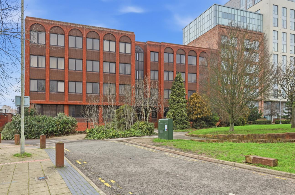 4 bed Studio for rent in Borehamwood. From Peter Barry Estate Agents