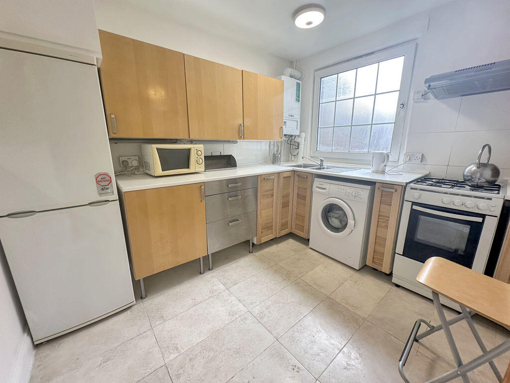 3 bed Duplex for rent in London. From Alexander David Property Ltd