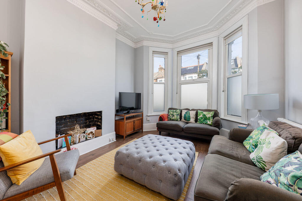 4 bed Mid Terraced House for rent in Hammersmith. From Philip Wooller - Shepherd's Bush & Hammersmith 4 bed Mid Terraced House for rent in Hammersmith. From Philip Wooller - Shepherd's Bush & Hammersmith