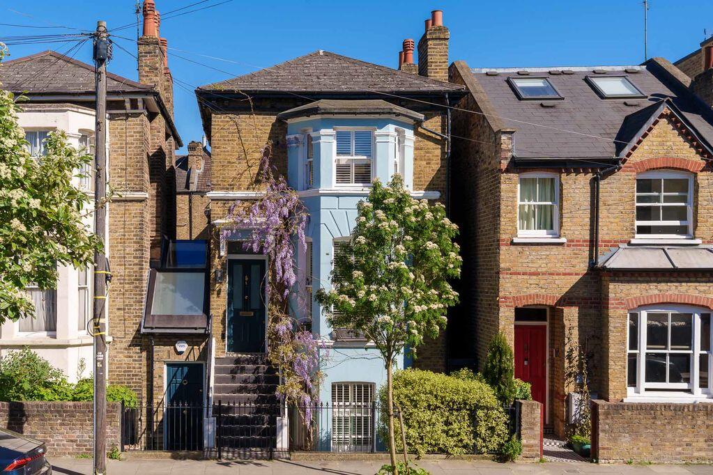 4 bed Mid Terraced House for rent in Hammersmith. From Philip Wooller - Shepherd's Bush & Hammersmith