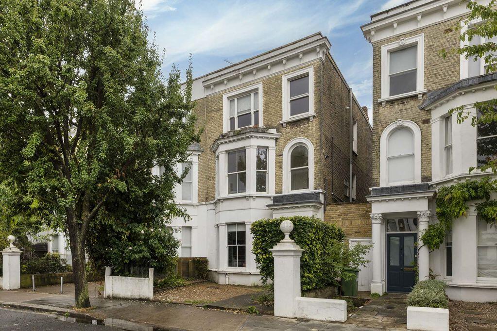 2 bed 1st Floor Flat for rent in Hammersmith. From Philip Wooller - Shepherd's Bush & Hammersmith