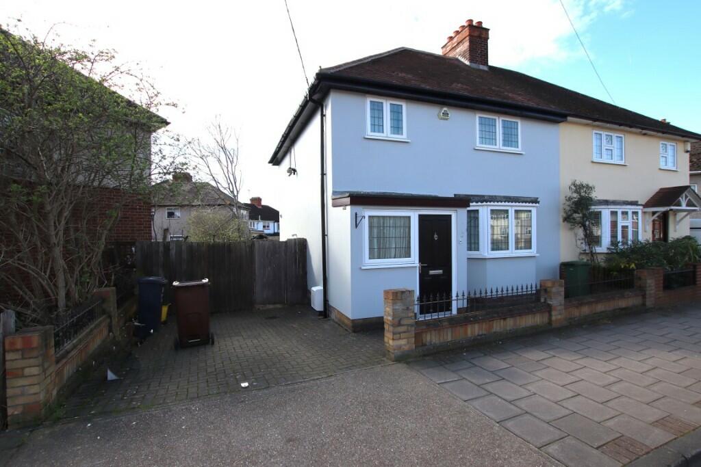 3 bed Semi-Detached House for rent in London. From Stoneshaw Estates 