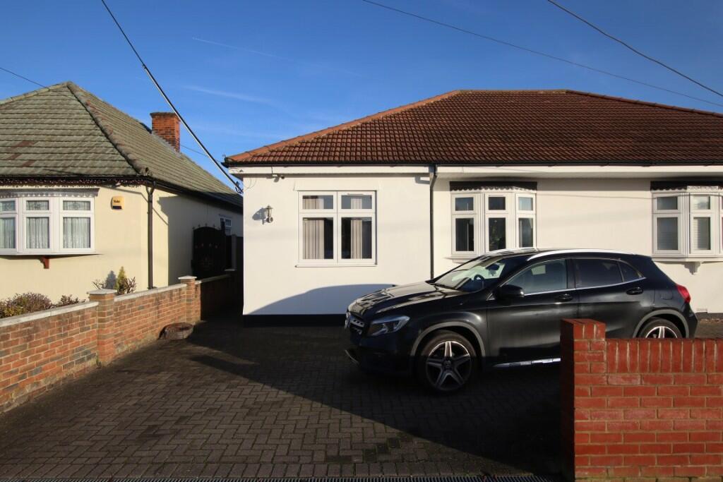 3 bed Semi-detached bungalow for rent in London. From Stoneshaw Estates 