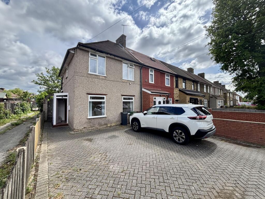 3 bed End of Terrace for rent in Ilford. From Stoneshaw Estates - Dagenham
