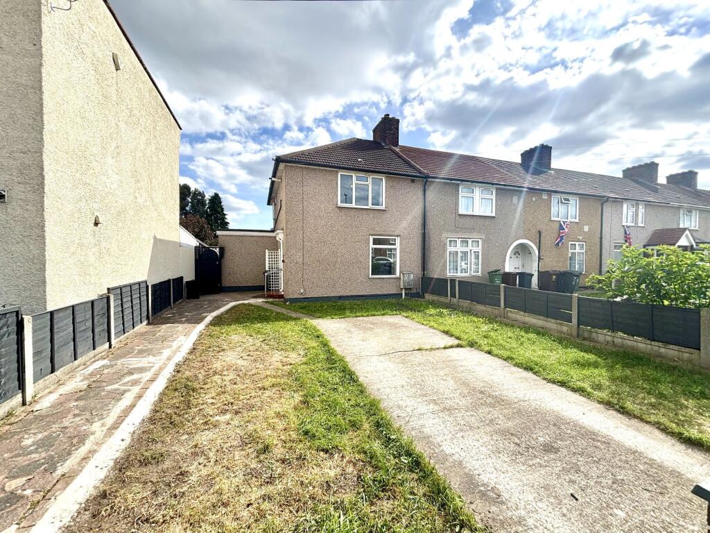 3 bed End of Terrace for rent in Dagenham. From Stoneshaw Estates - Dagenham