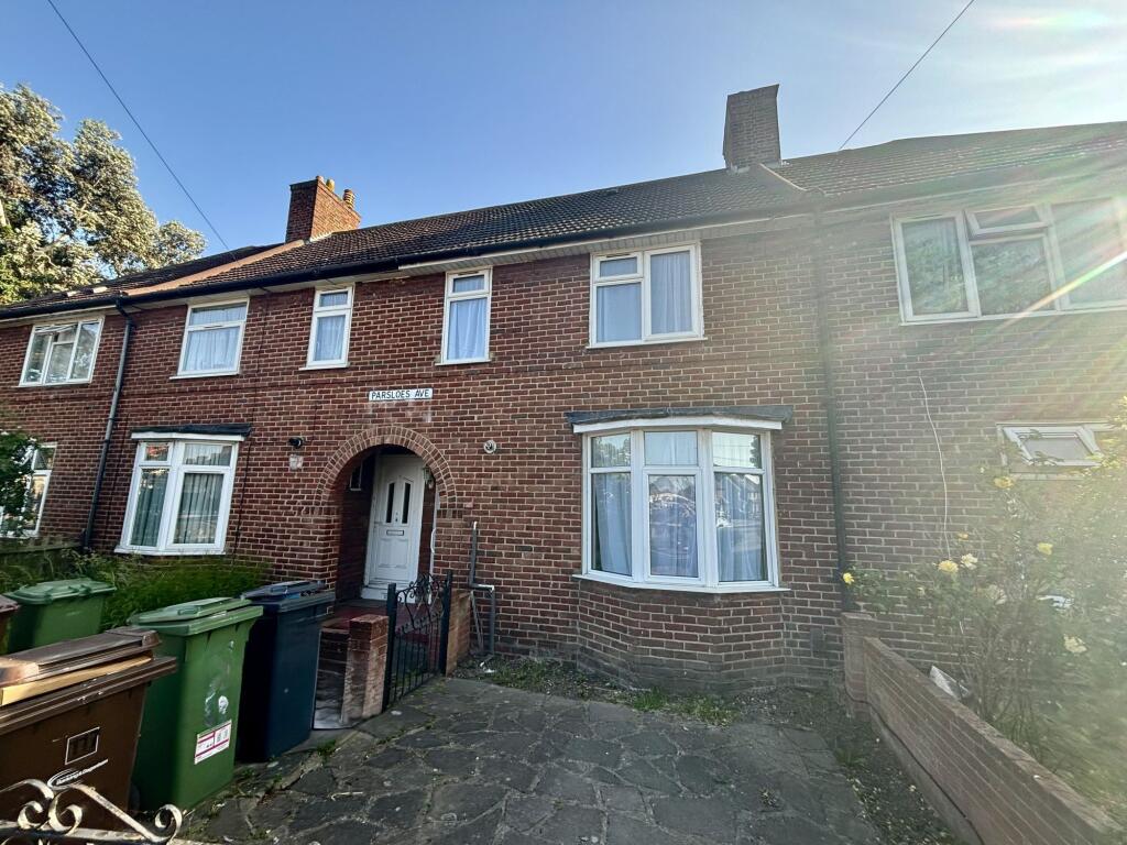2 bed Mid Terraced House for rent in Dagenham. From Stoneshaw Estates - Dagenham