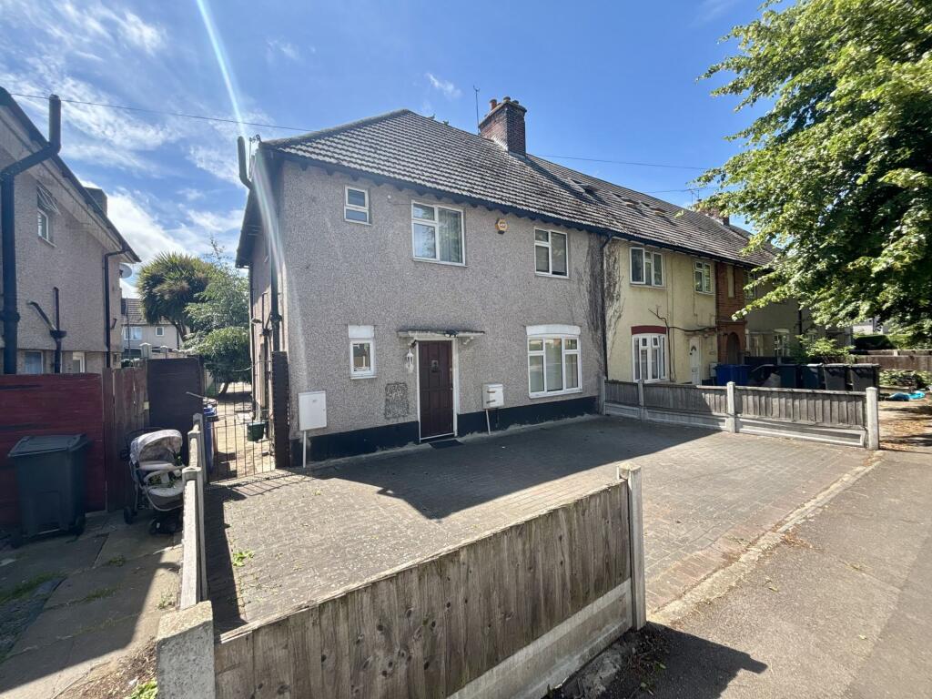 3 bed Semi Detached for rent in Tilbury. From Stoneshaw Estates - Dagenham