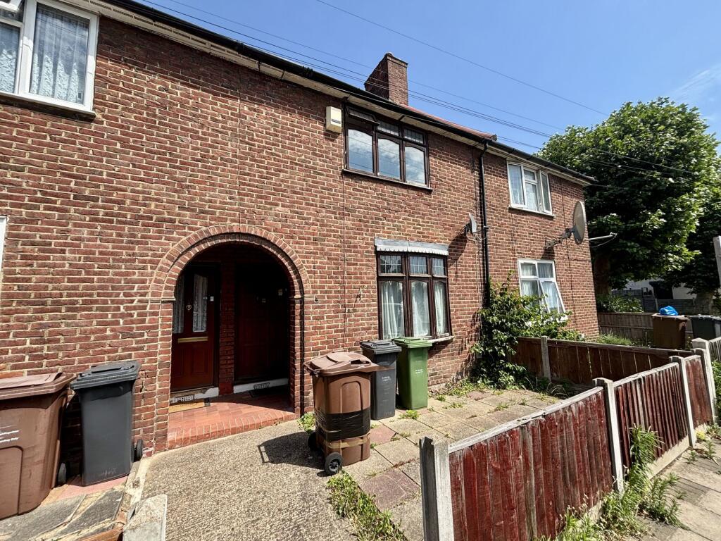 2 bed Mid Terraced House for rent in Dagenham. From Stoneshaw Estates - Dagenham