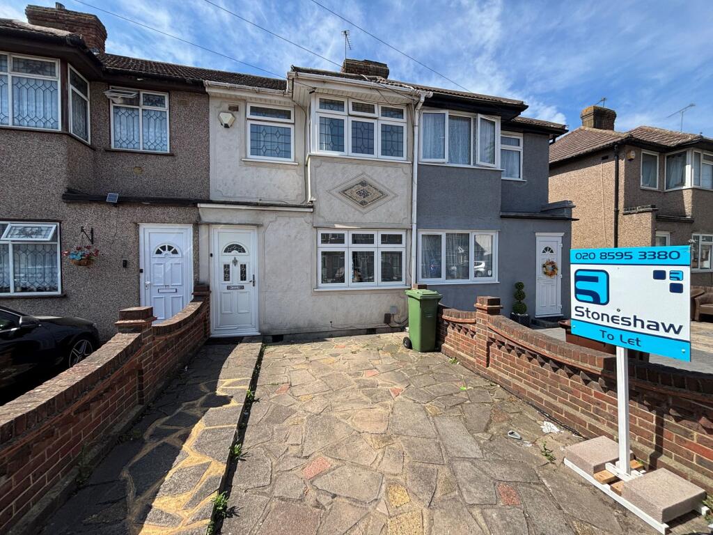 3 bed Mid Terraced House for rent in Dagenham. From Stoneshaw Estates - Dagenham