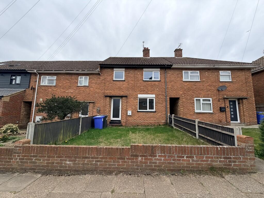 3 bed Mid Terraced House for rent in Lowestoft. From Living Property - Beccles