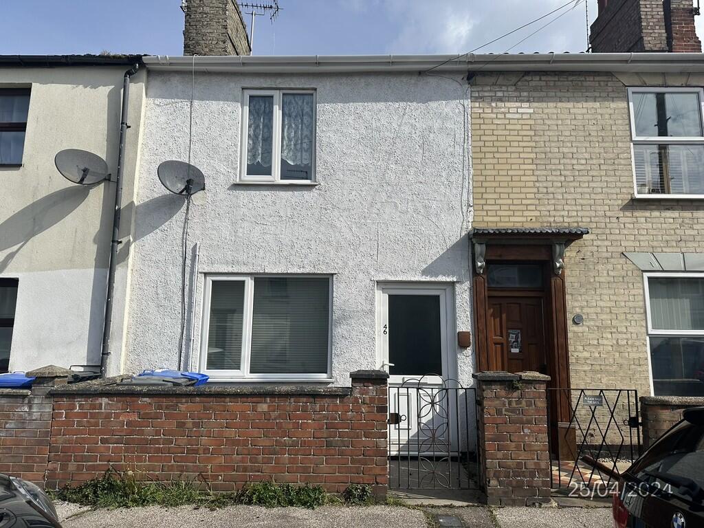 2 bed Mid Terraced House for rent in Lowestoft. From Living Property - Beccles