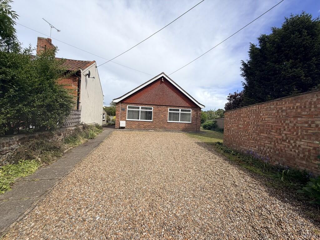 2 bed Detached bungalow for rent in Beccles. From Living Property - Beccles 2 bed Detached bungalow for rent in Beccles. From Living Property - Beccles